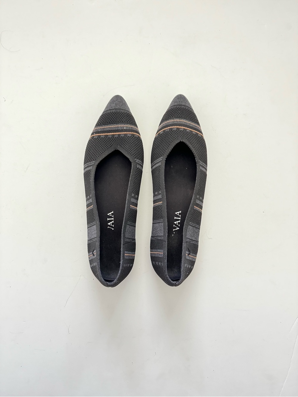 Vivaia Black Pointed Knit Flats with Subtle Stripe Detail size 39